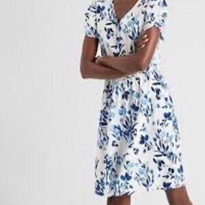 Banana Republic Women's Blue Floral V-Neck Dress